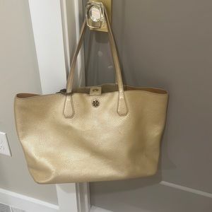 Tory Burch Metallic Purse ✨